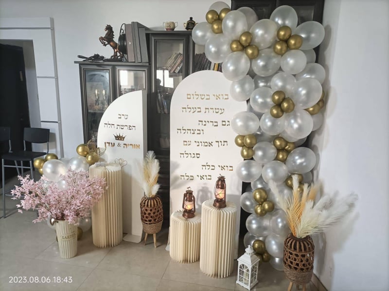 בלונים בשילוב פרחים