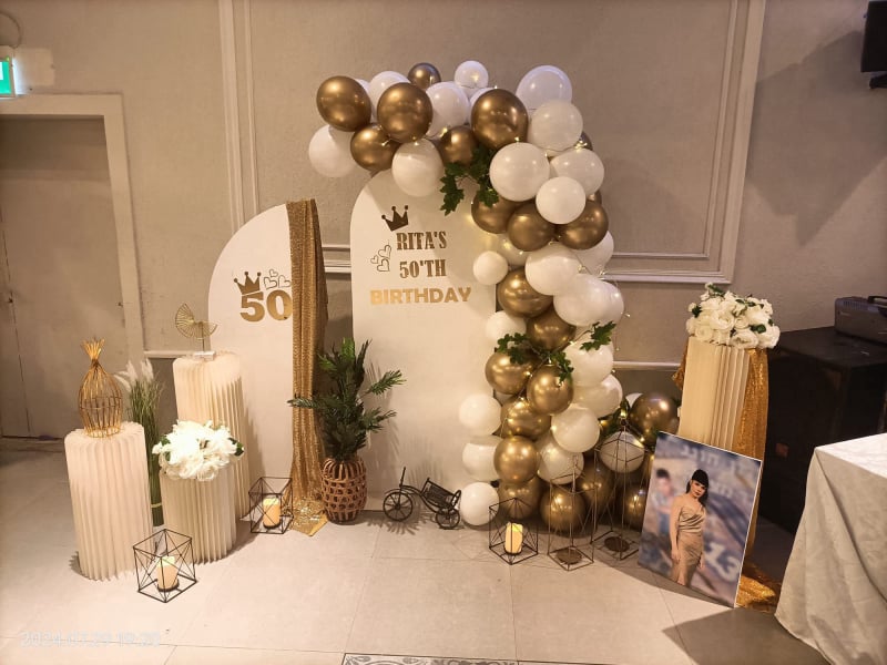 בלונים בצבע זהב